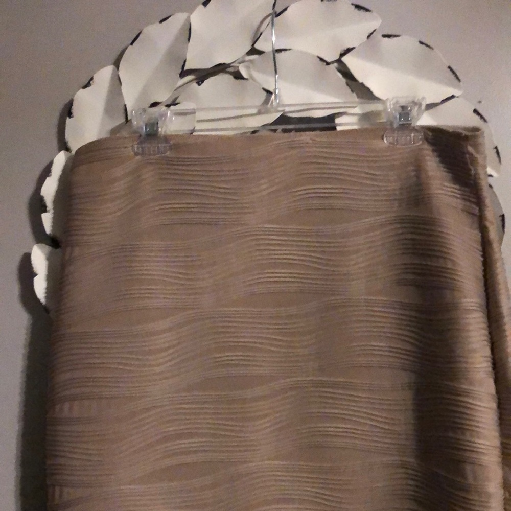 ❣️on HOLD❣️Cashmere Rose textured skirt